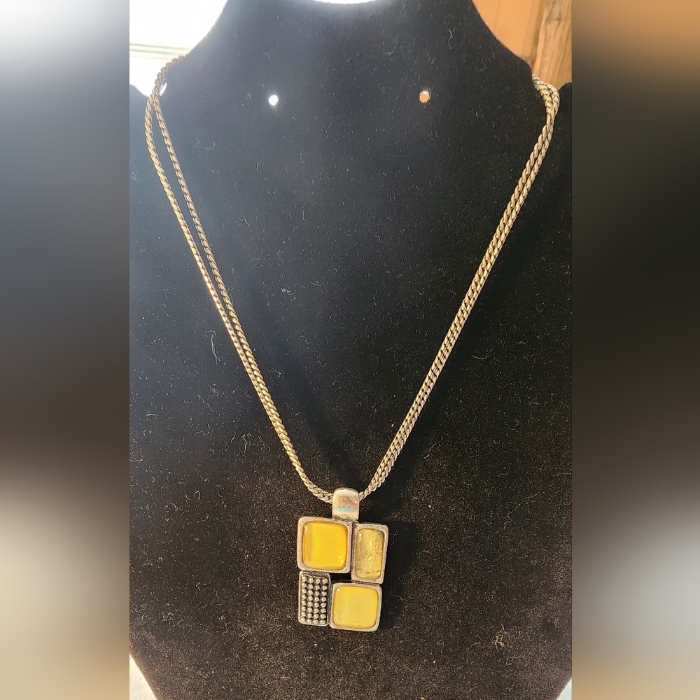 Laura Ashley Modernist Yellow Glass Pendant Necklace 16"+3" Silver-Tone Chain - Picture 2 of 7